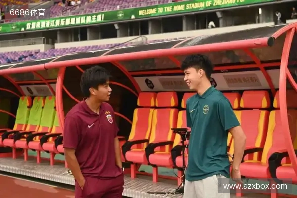 哥俩好!王钰栋评论蒯纪闻社媒 真帅兄弟;后者回复 你不在太孤单 哥俩好!王钰栋评论蒯纪闻社媒 真帅兄弟;后者回复 你不在太孤单